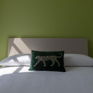 Camera piccola con letto king size